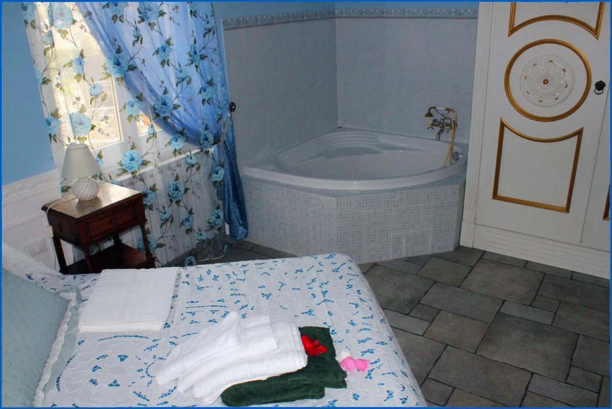Bed And Breakfast Sopranos La Spezia Buitenkant foto